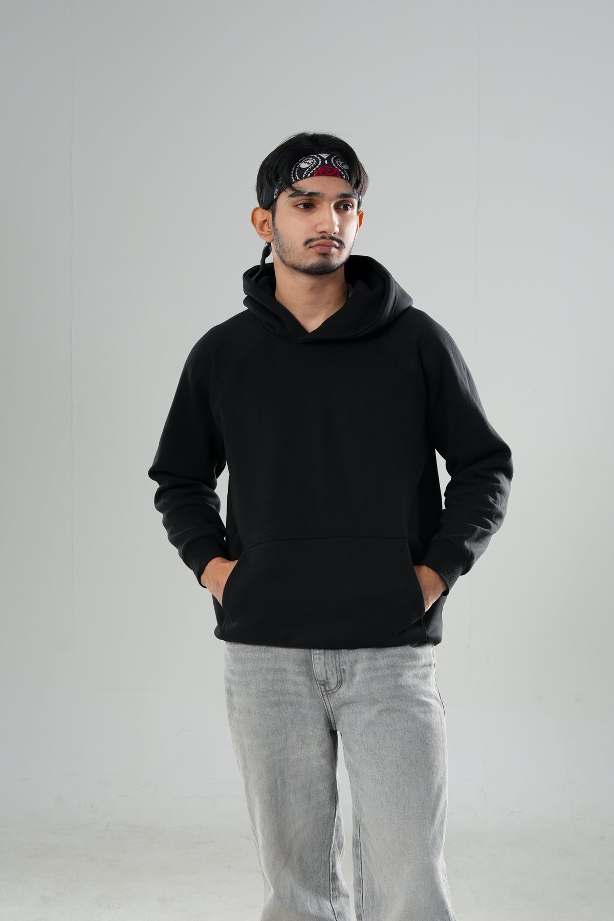 PREMIUM BLACK SOLID ESSENTIAL HOODIE.