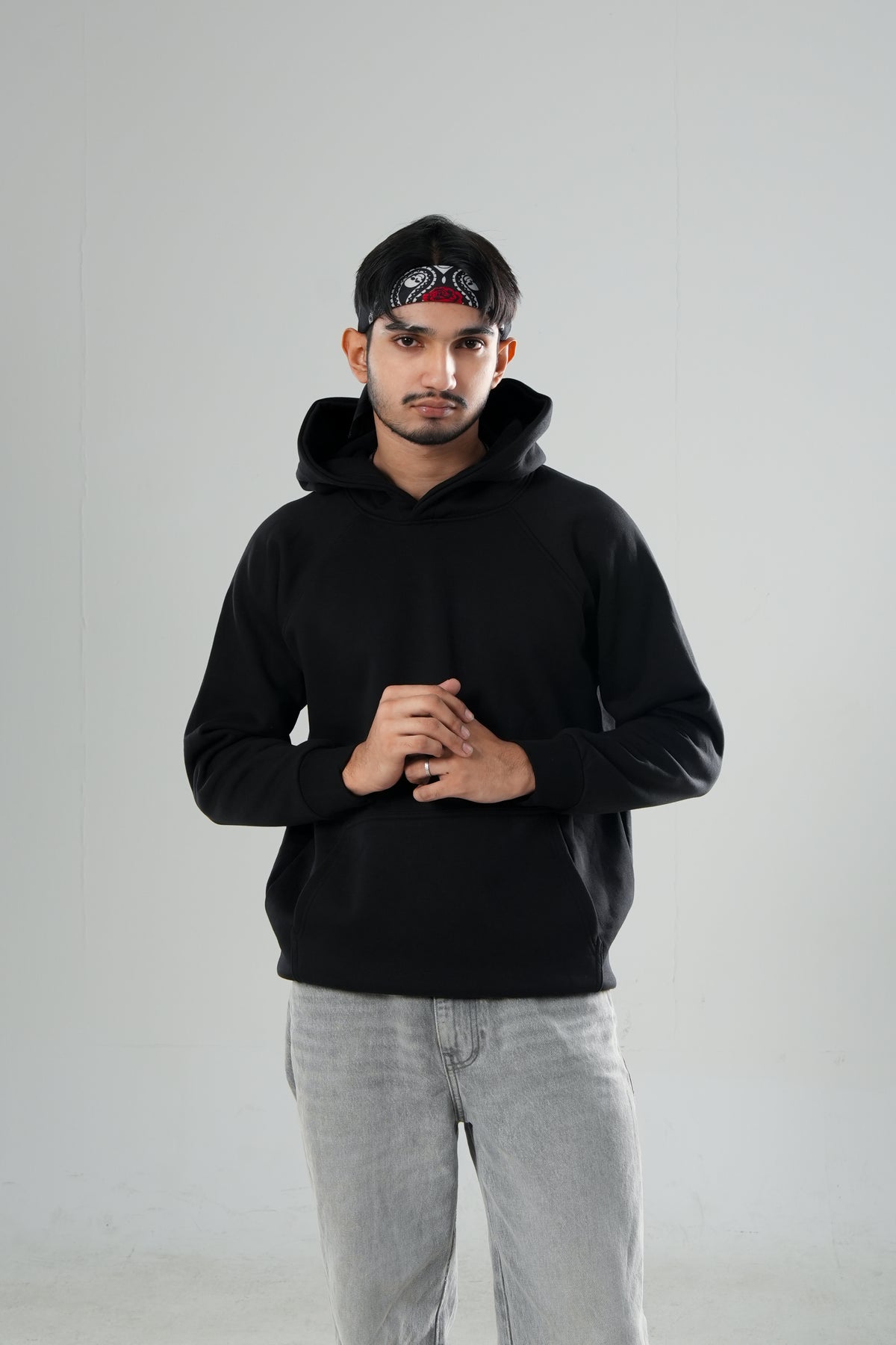 PREMIUM BLACK SOLID ESSENTIAL HOODIE.